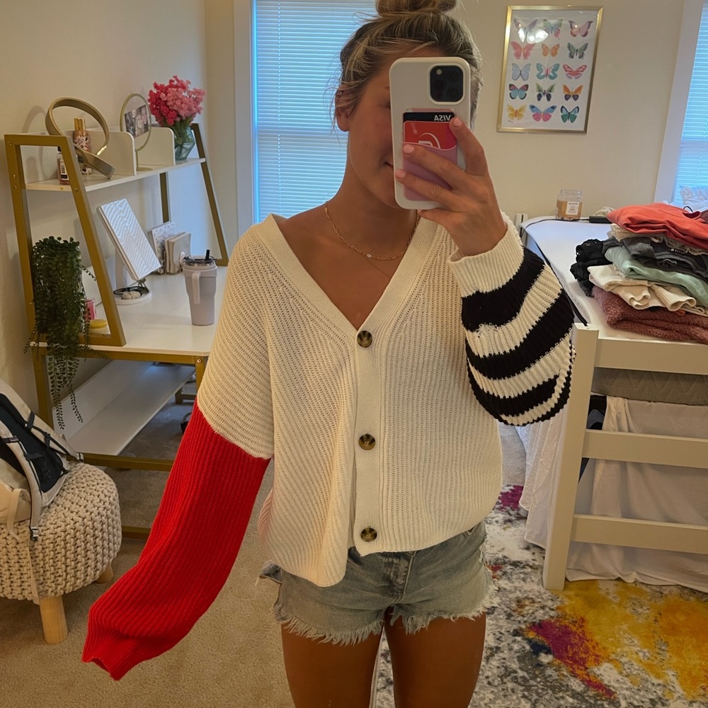 Lizard Thicket asymmetric sleeve sweater